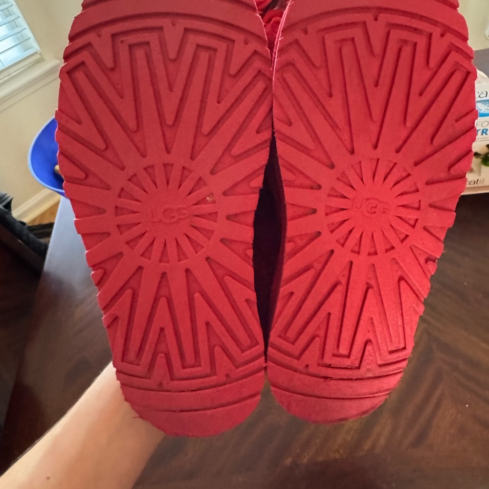 UGG Kids Plush Red Slippers - Picture 4 of 4